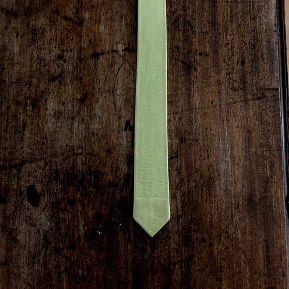 Vintage Le Chateau Unisex Skinny Yellow Leather Necktie - late 70s & 80s - Picture 3 of 11
